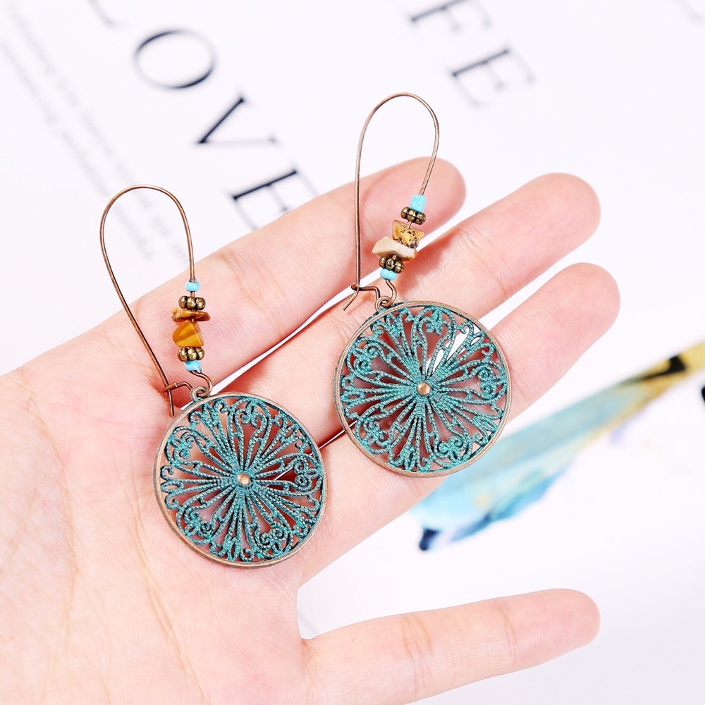 Earring in turquoise color - Picture 2 of 4